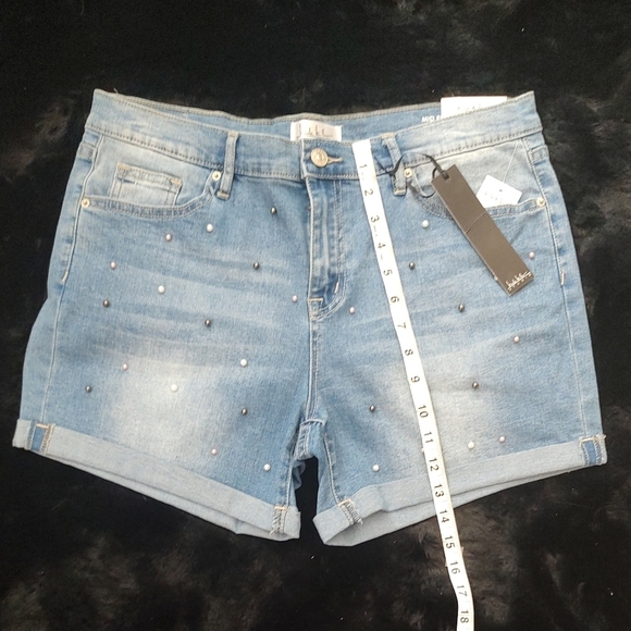 NICOLE Miller Cuffed Mid Rise Jean Shorts with Multi Color Pearls NWT Sz… - Picture 3 of 9